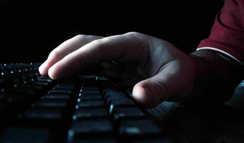 Reino Unido busca hacker para patrullar la red