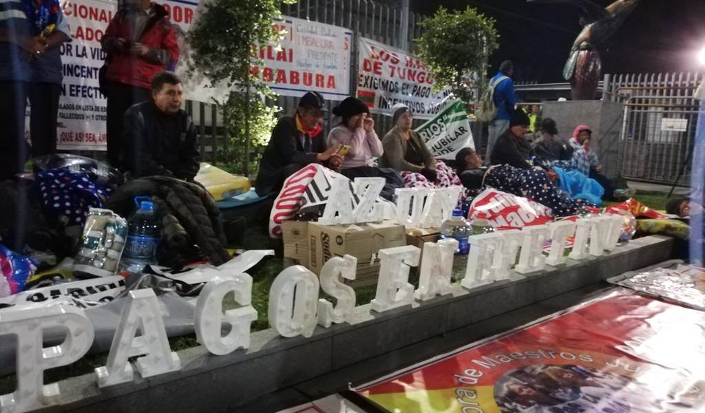 Segundo día de huelga de hambre de maestros jubilados