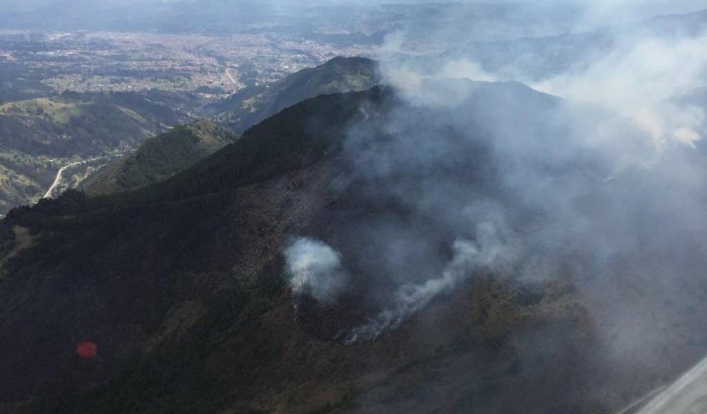 Incendio forestal consume más de 60 hectáreas en 2 zonas del Parque Nacional Cajas