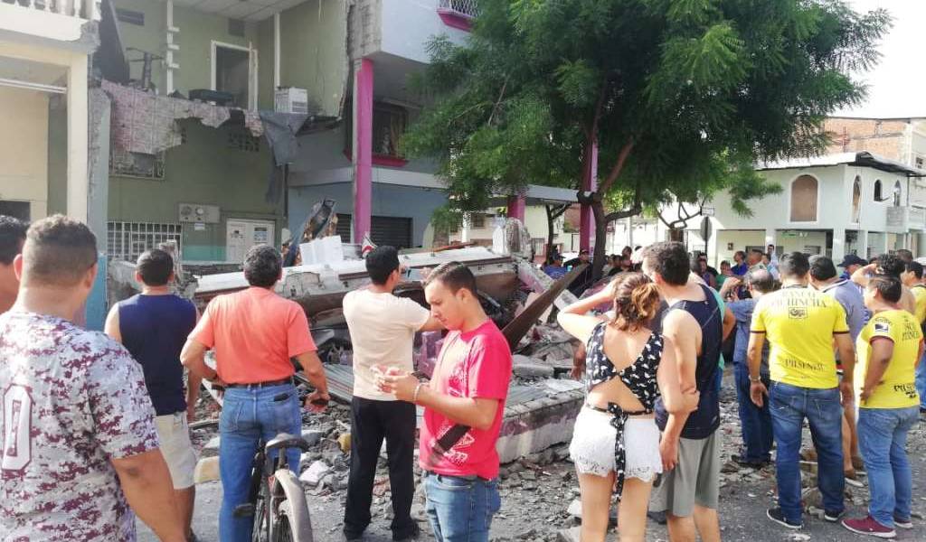 Casa se desplomó en Guayaquil y causó destrozos