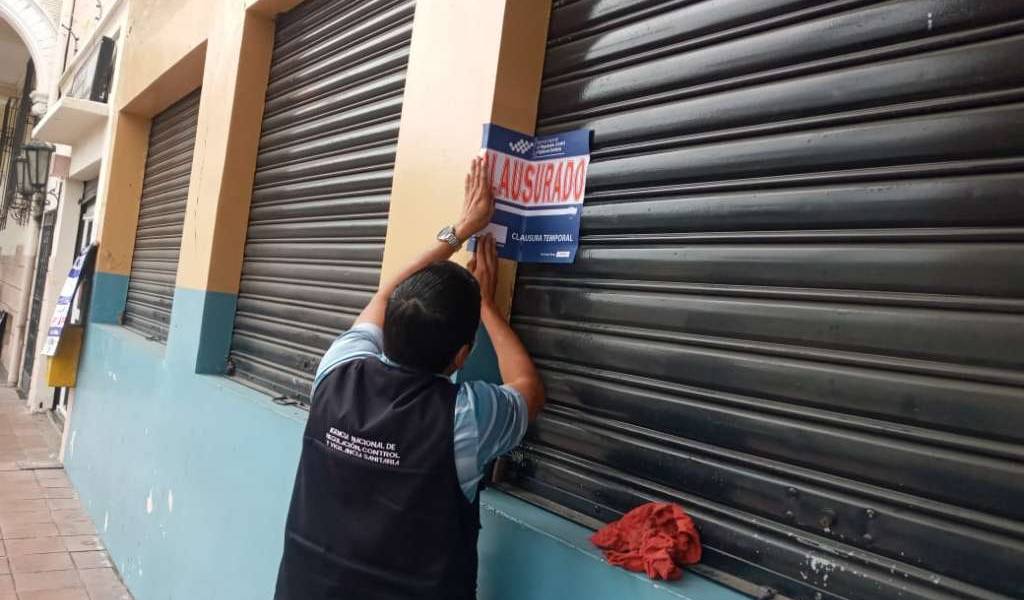 Clausuran chifa en el centro de Guayaquil por presencia de plagas