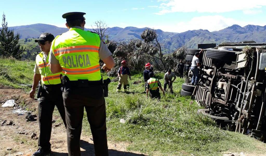 Más de 40 heridos y una víctima mortal tras accidente vial en Guaranda