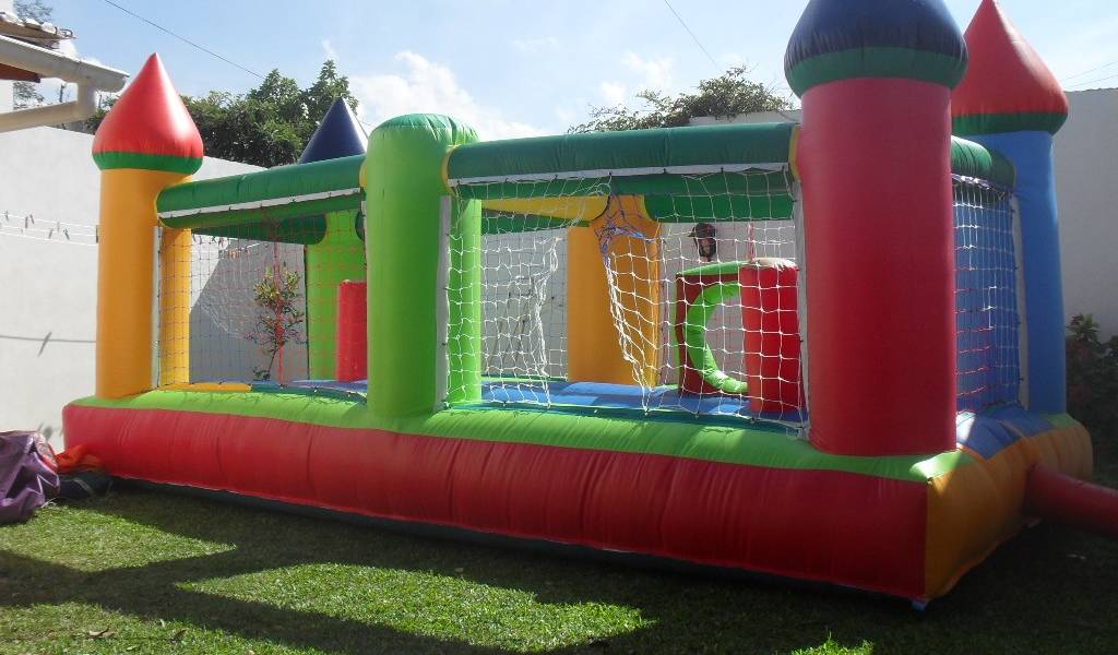 Muere una niña de 6 años tras un accidente en un castillo inflable