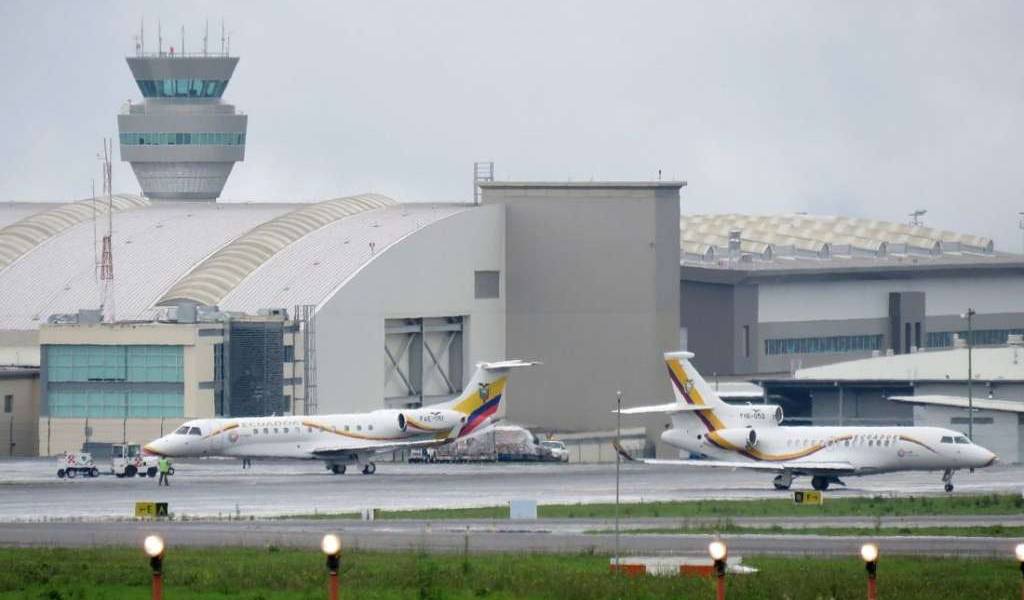 Mera y Patiño defienden vuelos presidenciales