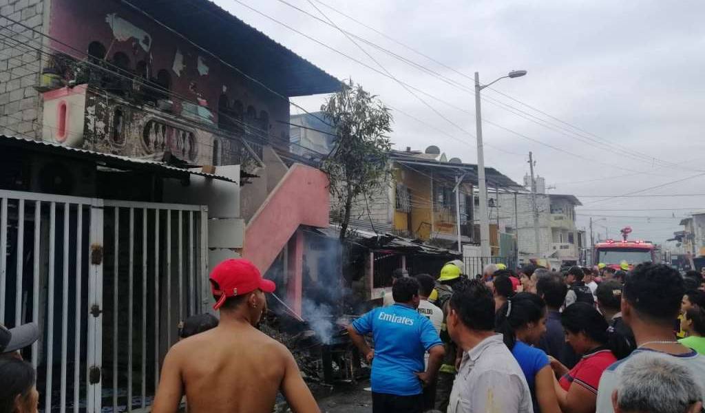 Mujer fallece tras incendio en suburbio de Guayaquil