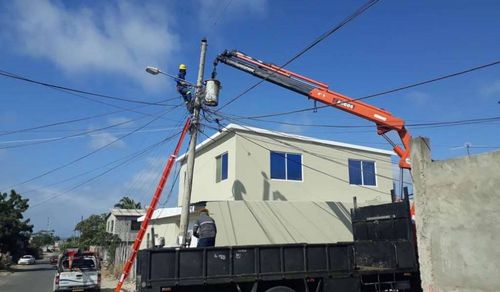Falla deja zonas de Quito y Guayaquil sin luz por una hora