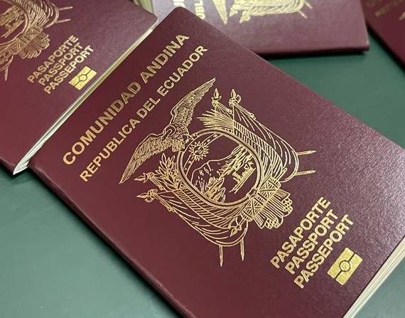 Miles de personas demandan pasaportes en la actualidad en Ecuador.
