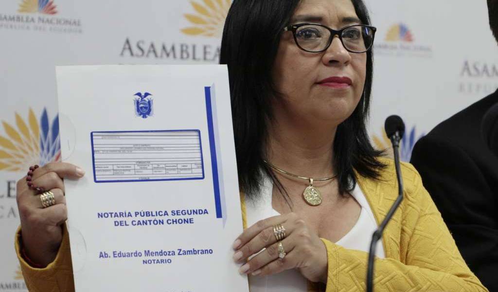 Difieren audiencia de formulación de cargos contra Karina Arteaga