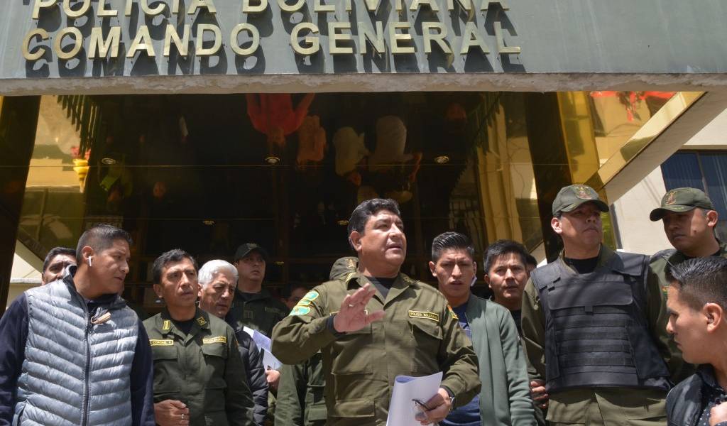 Fuerzas Armadas piden a Evo Morales renunciar