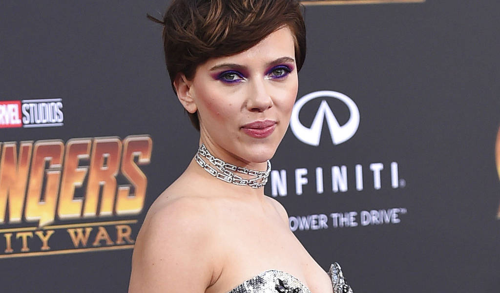 Scarlett Johansson se retira de drama trans ante la crítica