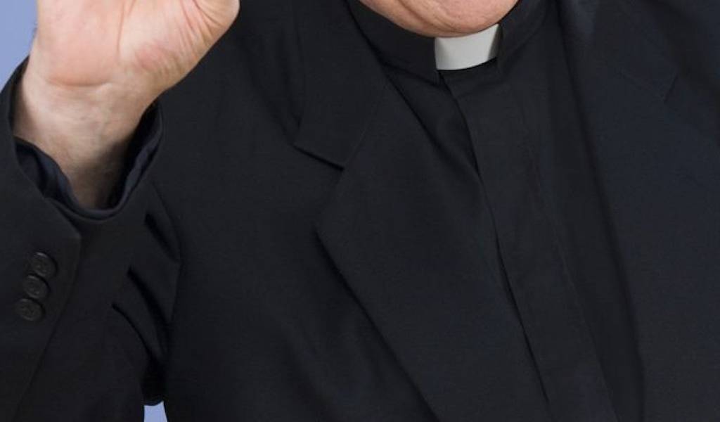 Fernando Intriago ya no podrá ejercer actividad sacerdotal