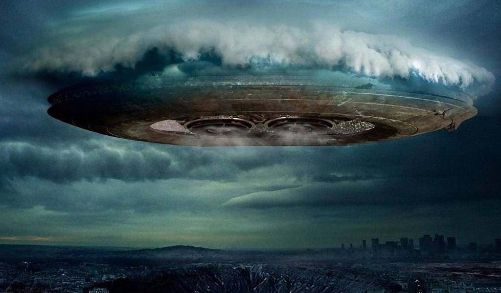 Ven OVNI durante el eclipse solar en Estados Unidos