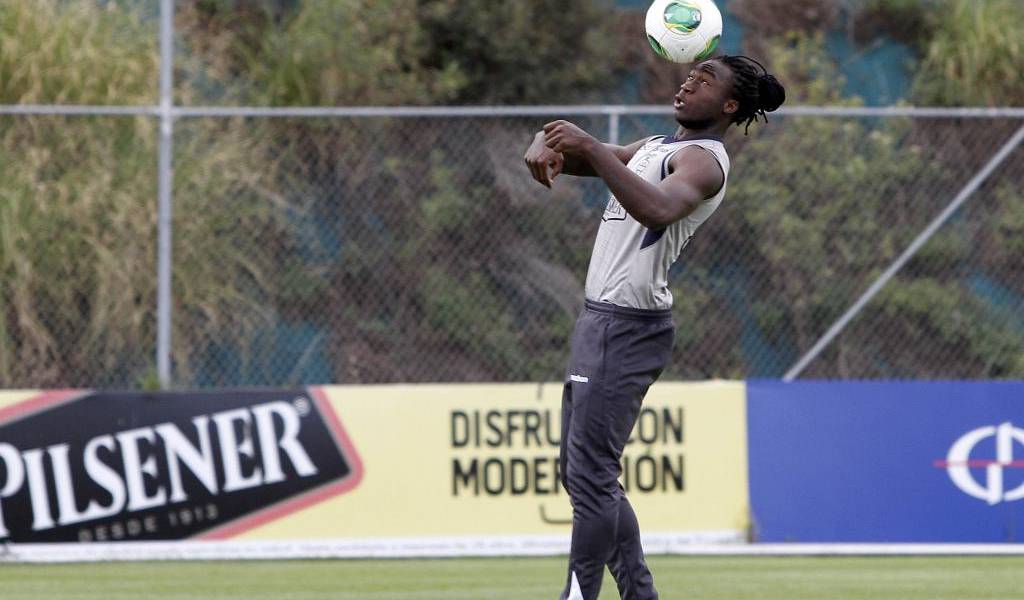 La &#039;Tri&#039; completa entrena a puertas cerradas en la Casa de la Selección