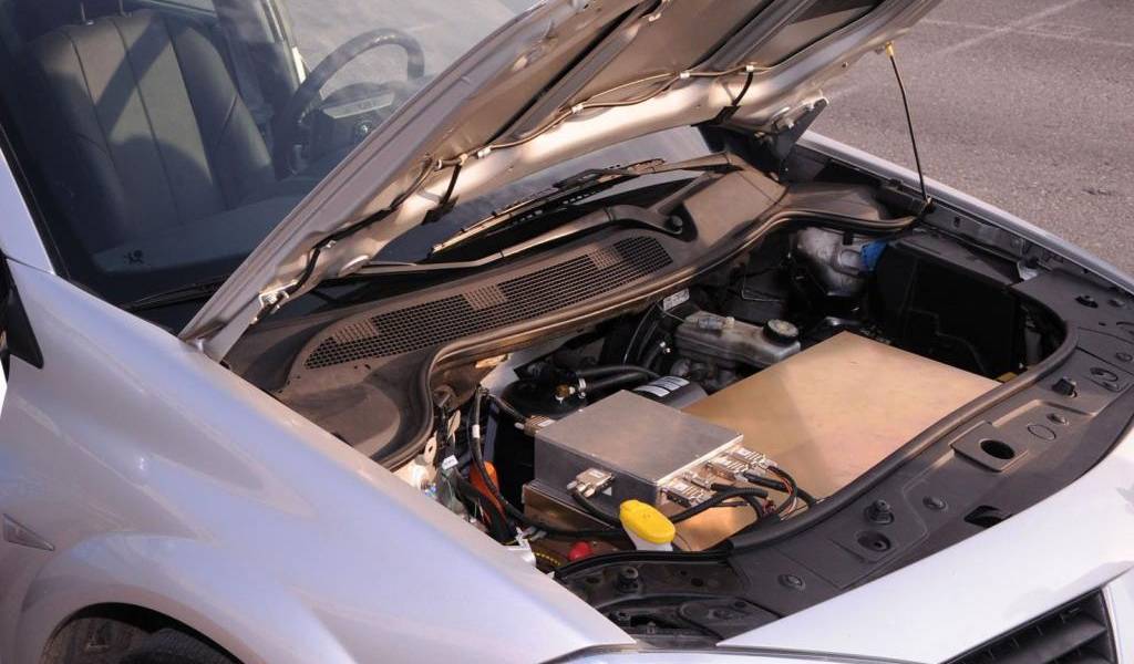 Ecuador gestiona en Bolivia compra de baterías de ion-litio