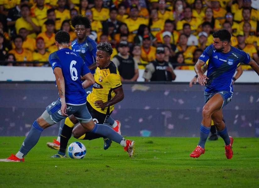Barcelona SC enfrenta a Emelec por el Clásico del Adtillero.