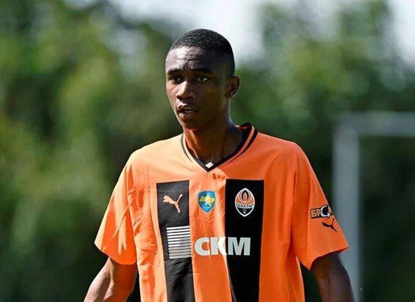 Denil Castillo en nun partido con el Shakhtar Donetsk