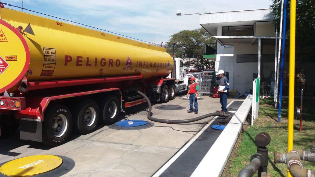 Distribuidores de combustibles a la expectativa por para de bombeo