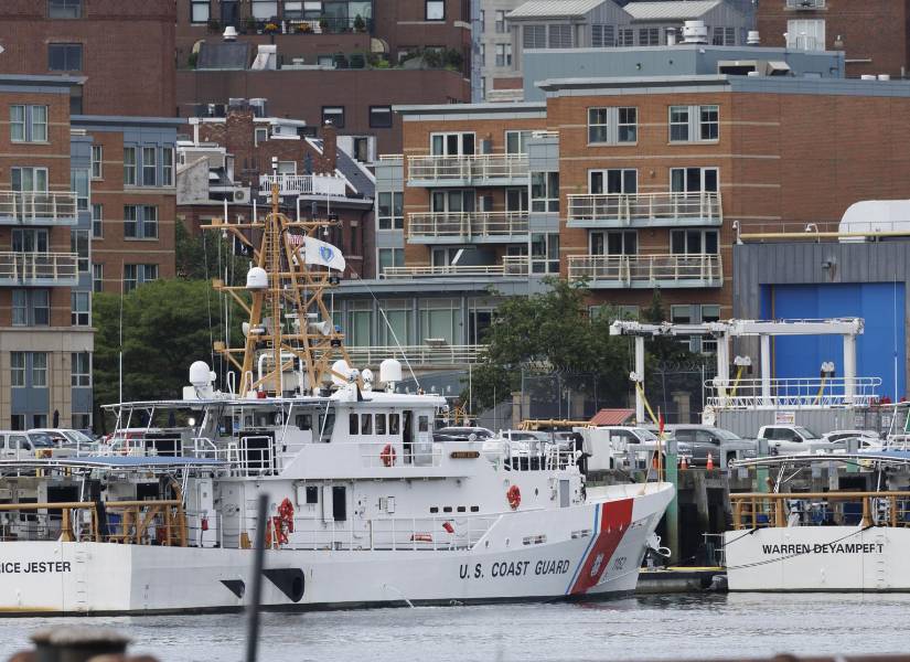 Vista del operativo de la Guardia Costera de EE.UU., este 20 de junio de 2023, que se despliega para hallar un submarino que intentaba visitar los restos del Titanic, en Boston, Massachusetts.