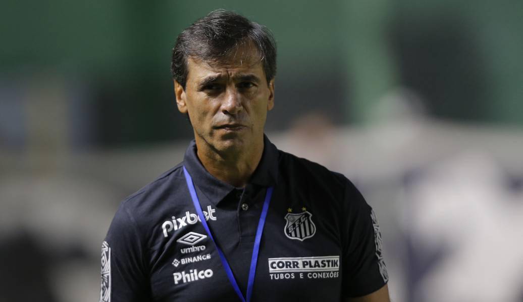 Santos despide a Fabián Bustos tras eliminación en la Copa Sudamericana