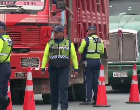 Agentes de tránsito.