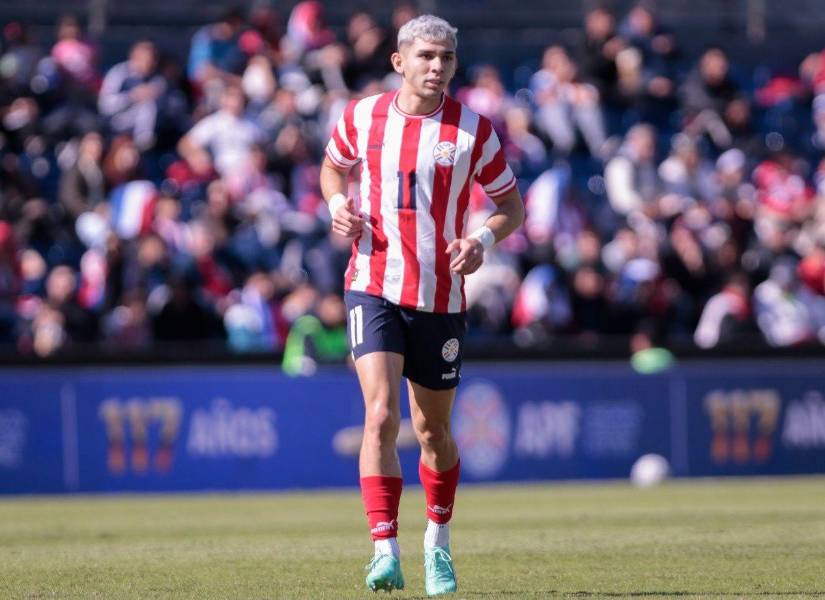 Enciso con la selección paaraguaya.