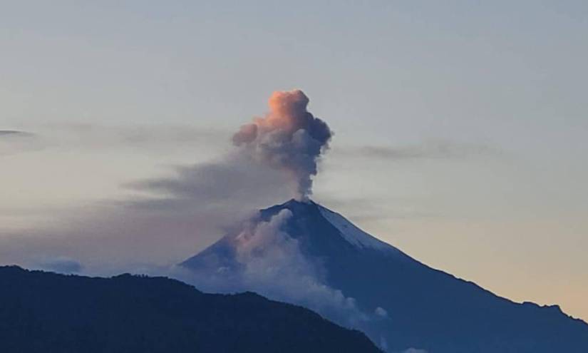 Confirman caída de ceniza volcánica del Sangay en provincia del Chimborazo