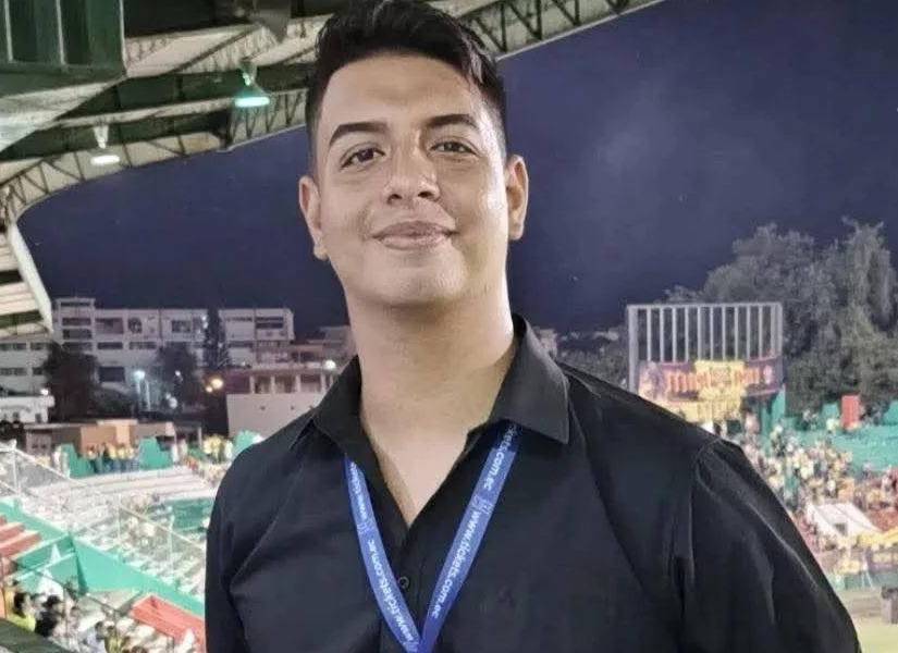 Sebastián Ribadeneira, de 20 años, se encontraba con unos amigos cuando un vehículo se paró frente a ellos para atracarles.