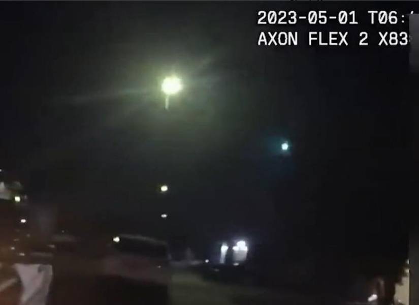 El objeto, que brillaba con una fuerte luz azul, fue captado por un oficial.