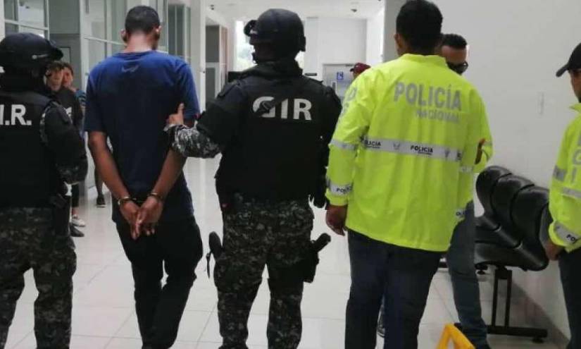 Policía detiene a 3 sujetos tras una persecución intensa en Guayaquil