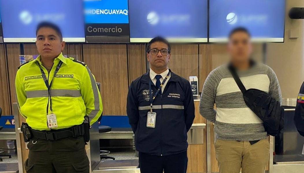 Un militar procesado por femicidio es detenido en el aeropuerto de Quito