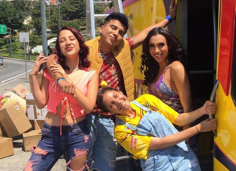 Anahí Festerling, Gigi Mieles, Viviana Salame y Kachafa en una escena de exteriores.