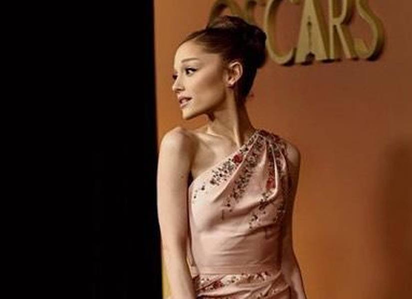 Ariana Grande en la premier de los premios Óscar.