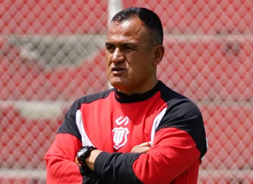 Geovanny Cumbicus ya no será entrenador del Técnico Universitario.