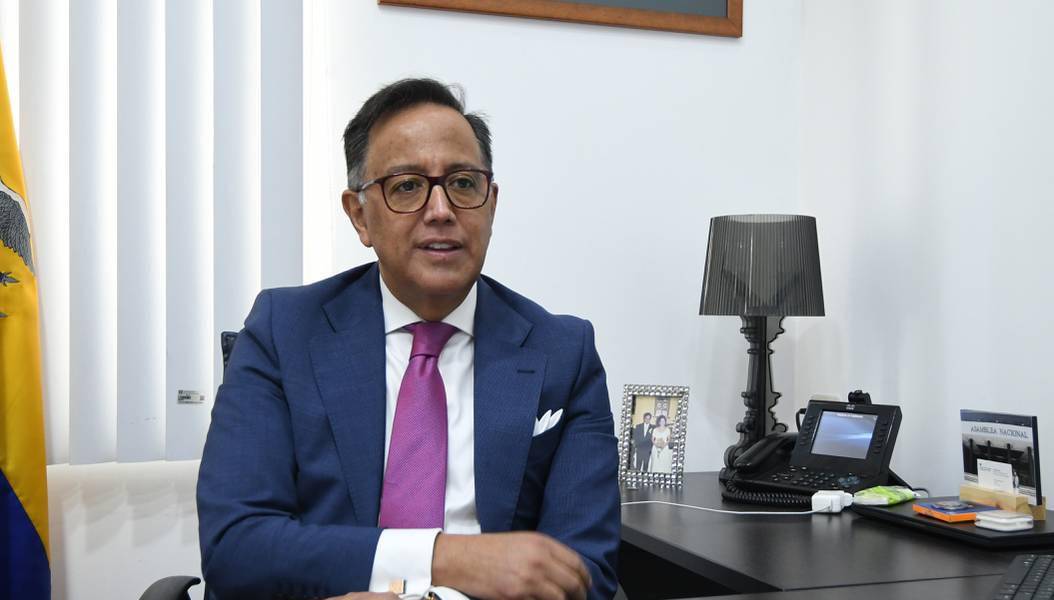 La Policía condecora a Diego Ordóñez, exsecretario de Seguridad Pública