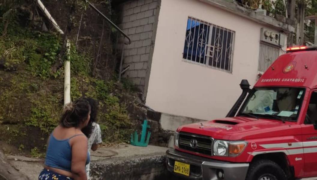 Se registró una explosión dentro de una vivienda en la Cooperativa 12 de Octubre en la vía Daule. Foto: CupsFire
