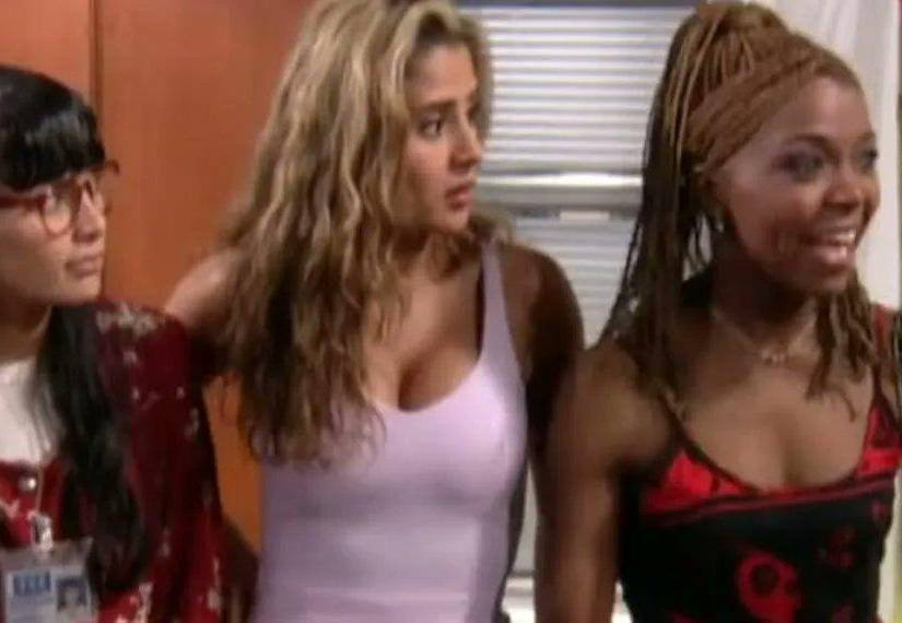 Mariana en la derecha.