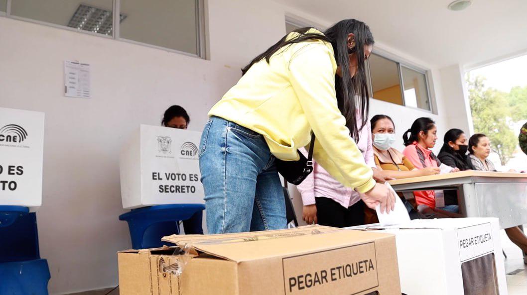 Elecciones Ecuador 2023: se suspende la jornada laboral del lunes 6 de febrero