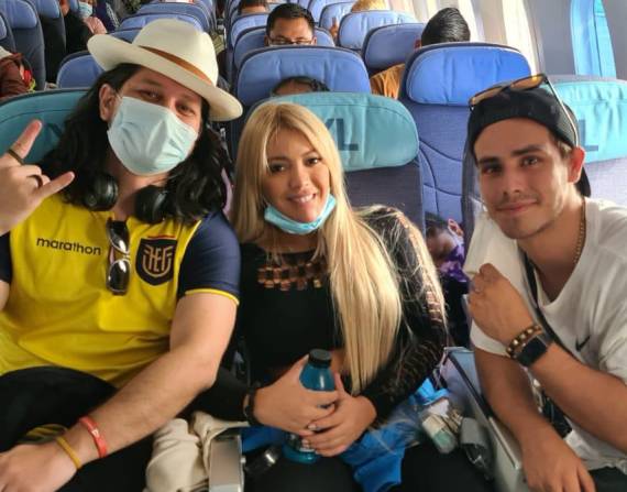 (De izquierda a derecha) Logan y Logan, Nathalie Carvajal y Hernán Del Pozo, los tres ecuatorianos que viajan a Turquía para El Poder del Amor 2.