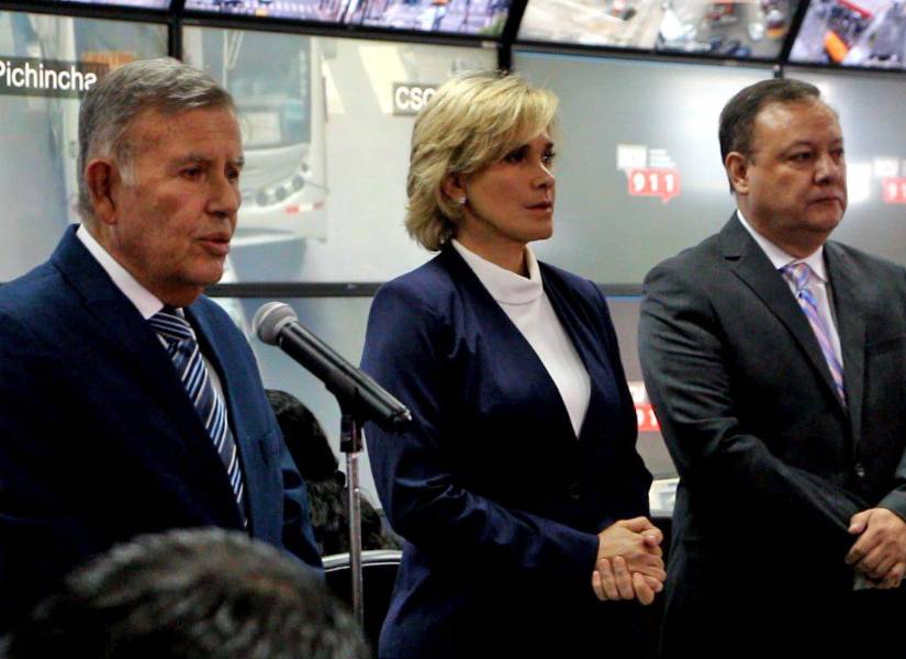 Gustavo Zúñiga, Cynthia Viteri y Juan Zapata en la primera fase del convenio del Municipio de Guayaquil y el ECU 911, en septiembre del 2019.