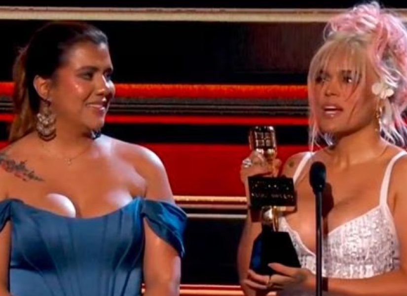 Billboard Latino 2023: Karol G recibió el premio Espíritu de la Esperanza por acciones humanitarias