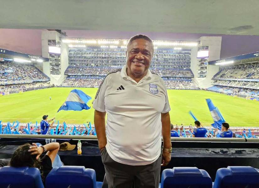 Jorge Guzmán prometió cancelar dos meses pendientes al plantel.