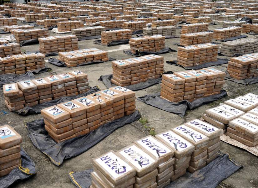 Las 21 toneladas y media de clorhidrato de cocaína estaba encaletada bajo tierra en el recinto Estero Lagarto de Vinces.