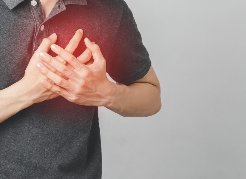 Foto referencial de un señor con una arritmia