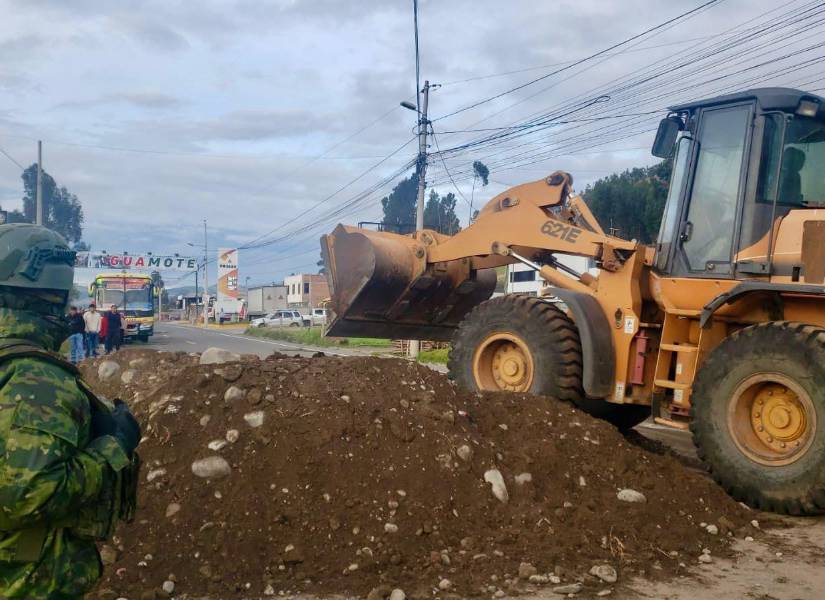 Imagen de la remoción de obstáculos viales en la Sierra, este 29 de septiembre del 2025.