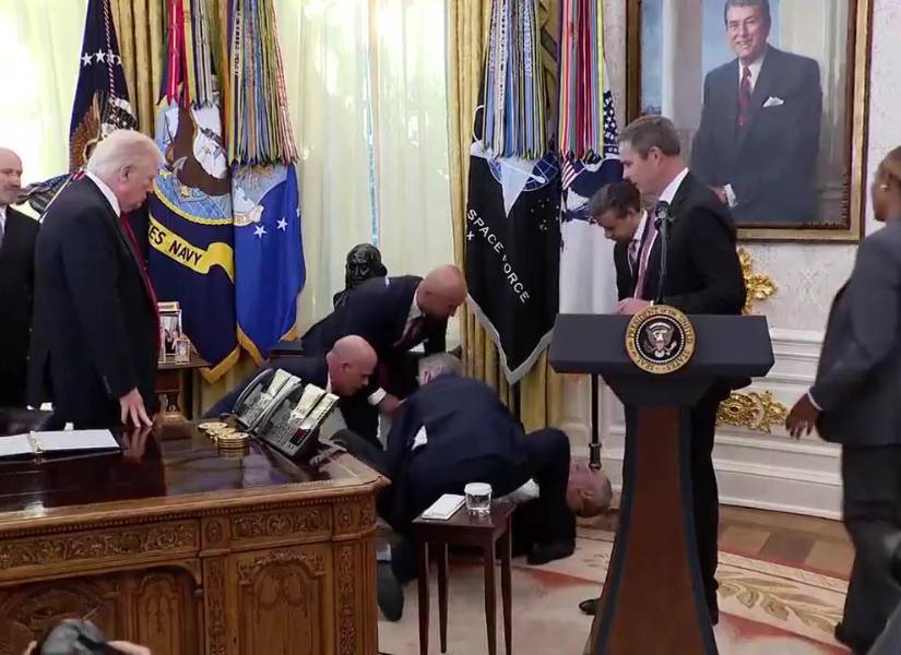 Un hombre se desmaya en el Despacho Oval.