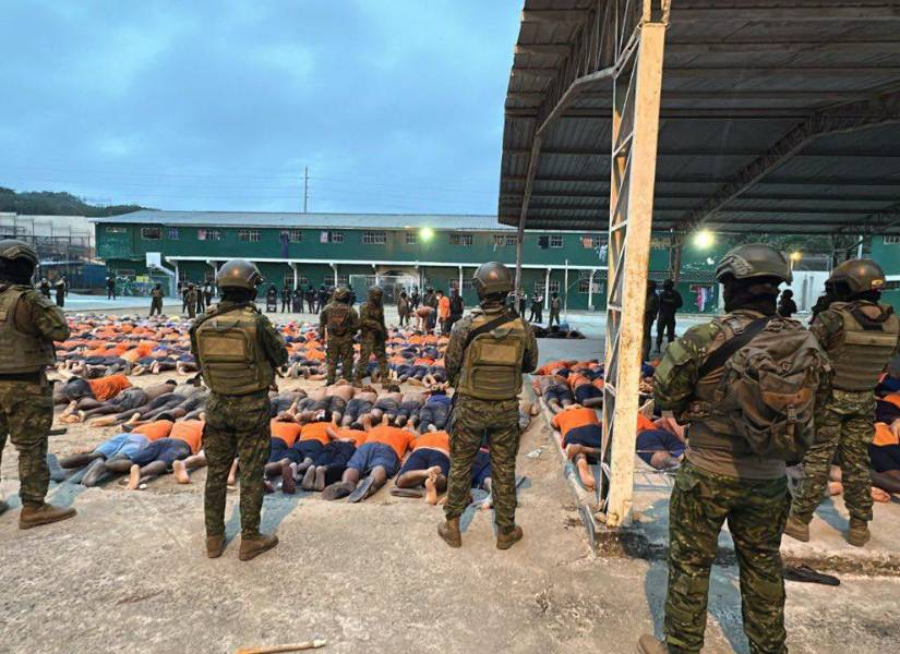 Los uniformados aplicaron protocolos de seguridad para lograr neutralizar a las personas privadas de libertad (PPL) en el patio principal del recinto carcelario.