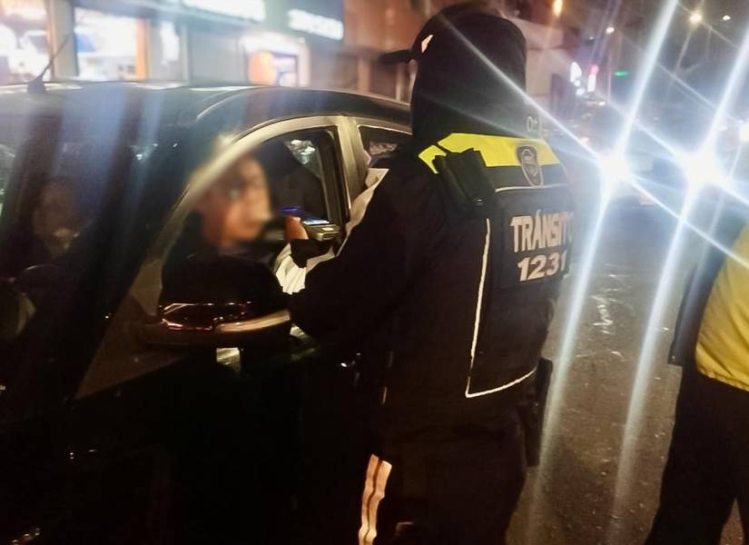 La Agencia Metropolitana de Tránsito (AMT) realiza operativos de control en zonas clave de la ciudad.