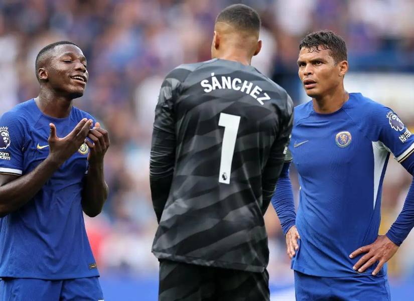 Thiago Silva ayudó a Moisés Caicedo en esta temporada con el Chelsea.