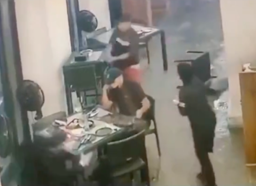 Captura de video del instante anterior al asesinato en Plaza Lagos, en Samborondón.