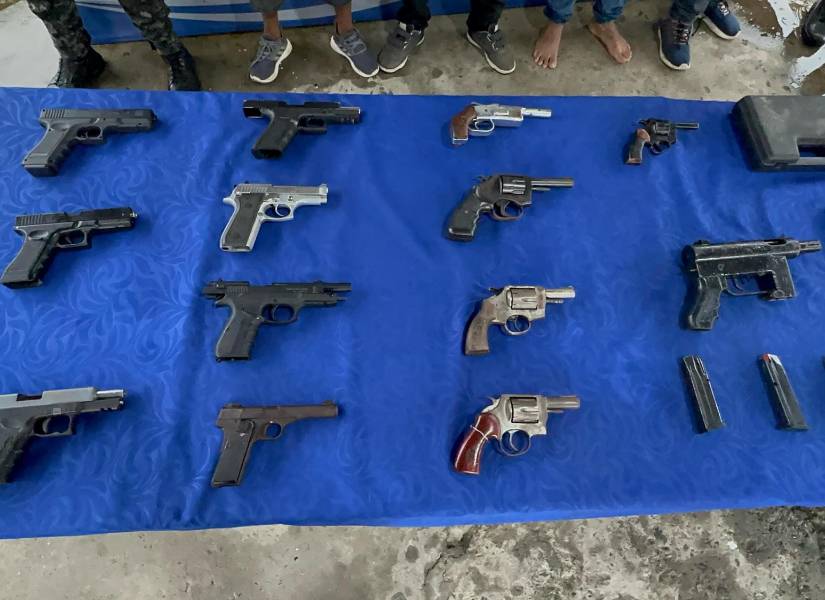 Imagen de algunas de las armas decomisadas este viernes 28 de febrero.